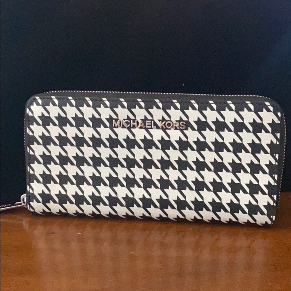 Michael Kors Black and white checkered Zip wallet